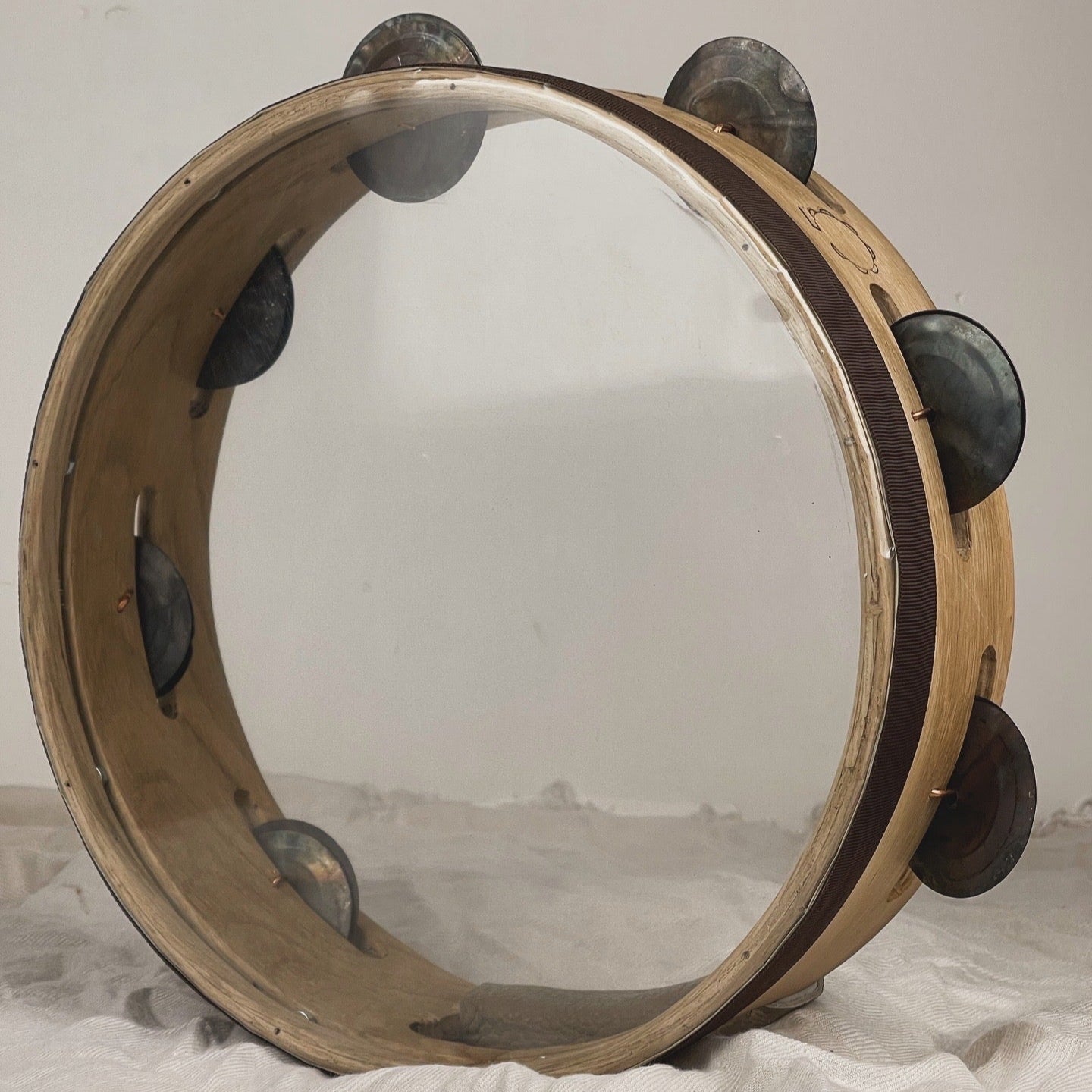 30 cm Calabrian-style tamburello in oak with synthetic head