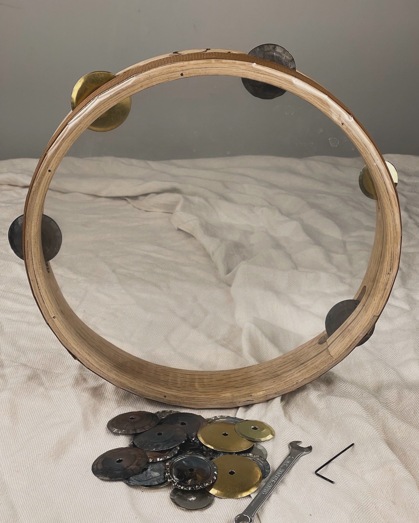 Angled view of Cerro tamburello showing thick oak shell and transparent Mylar head