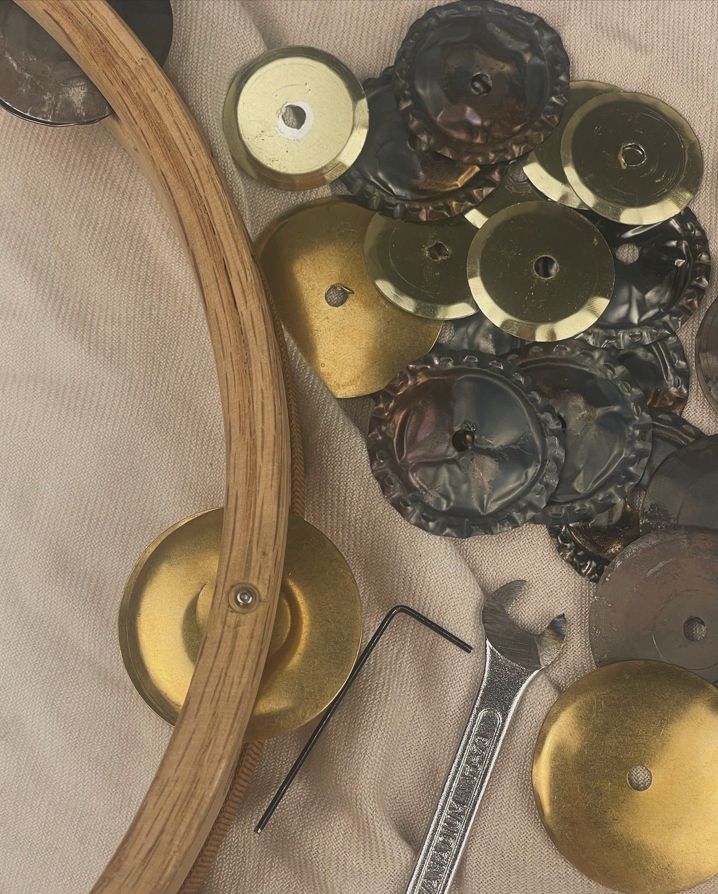 Close-up of Cerro tamburello’s interchangeable brass jingles mounted on a 5 cm oak frame