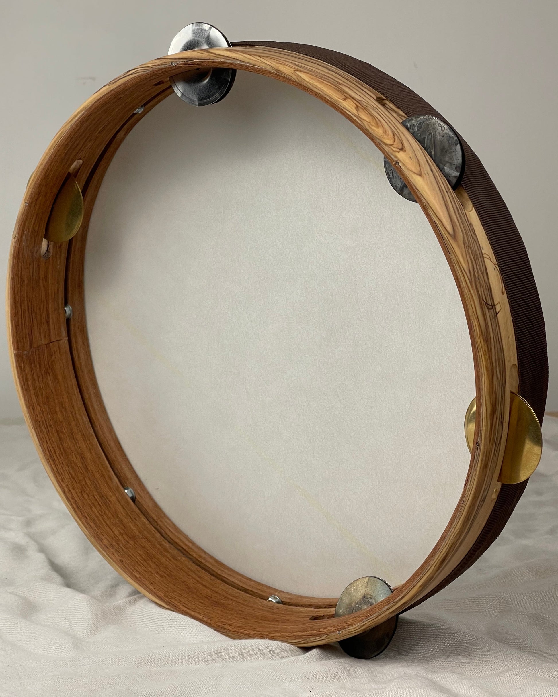 Close-up of white textured synthetic head for controlled and expressive playing