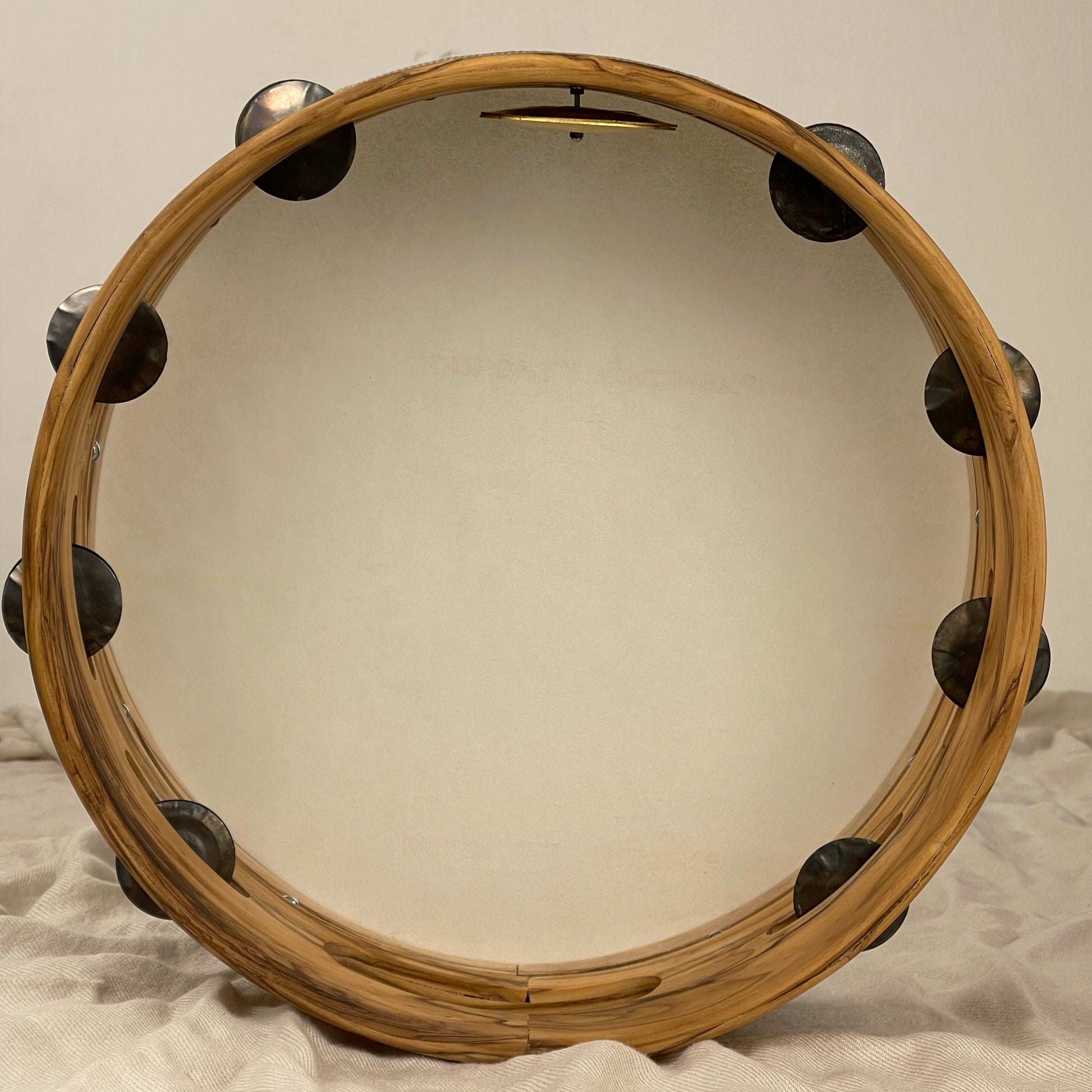 Close-up of window-style handle for enhanced control