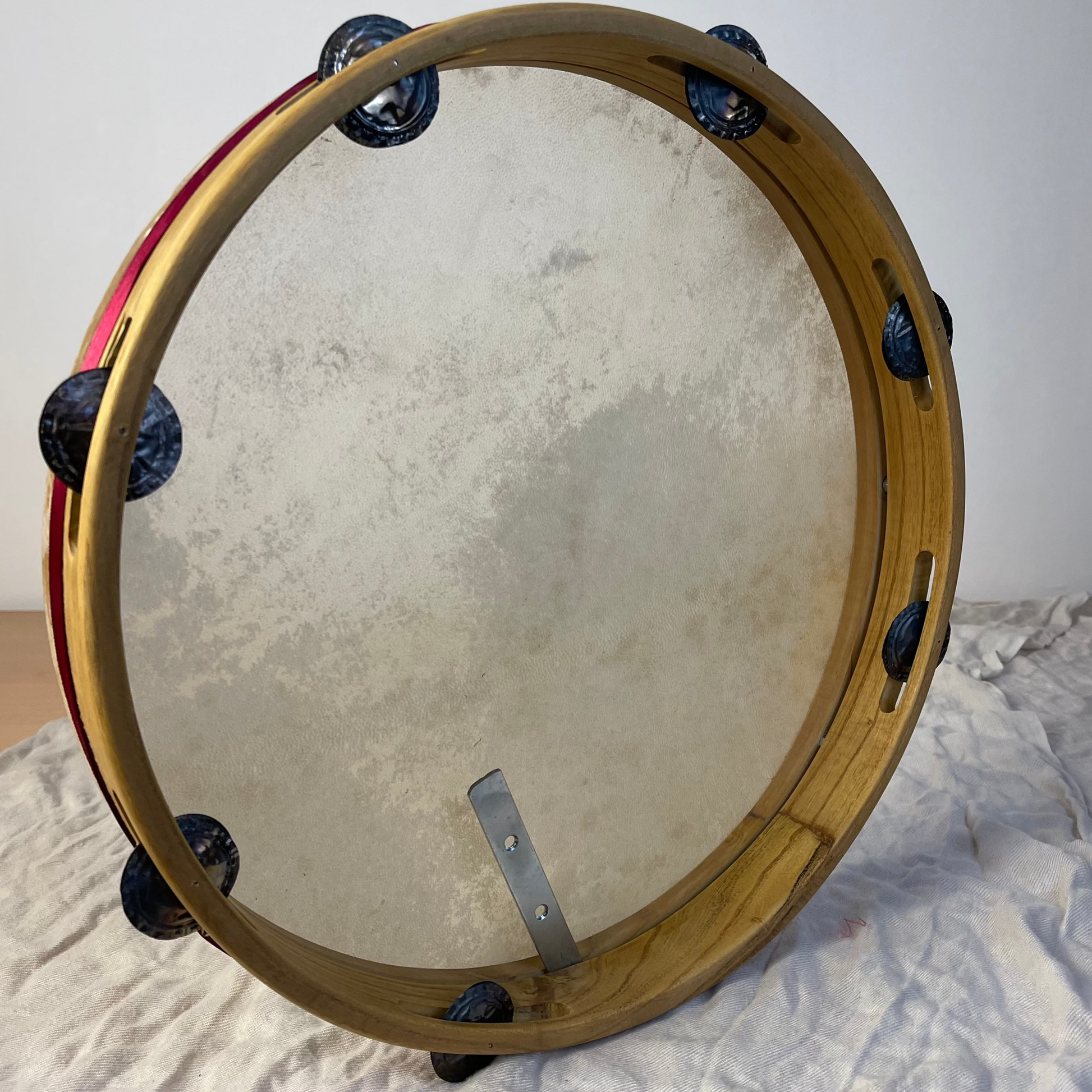 Detail of tuning bolts and traditional grip – SUD #2 tamburello