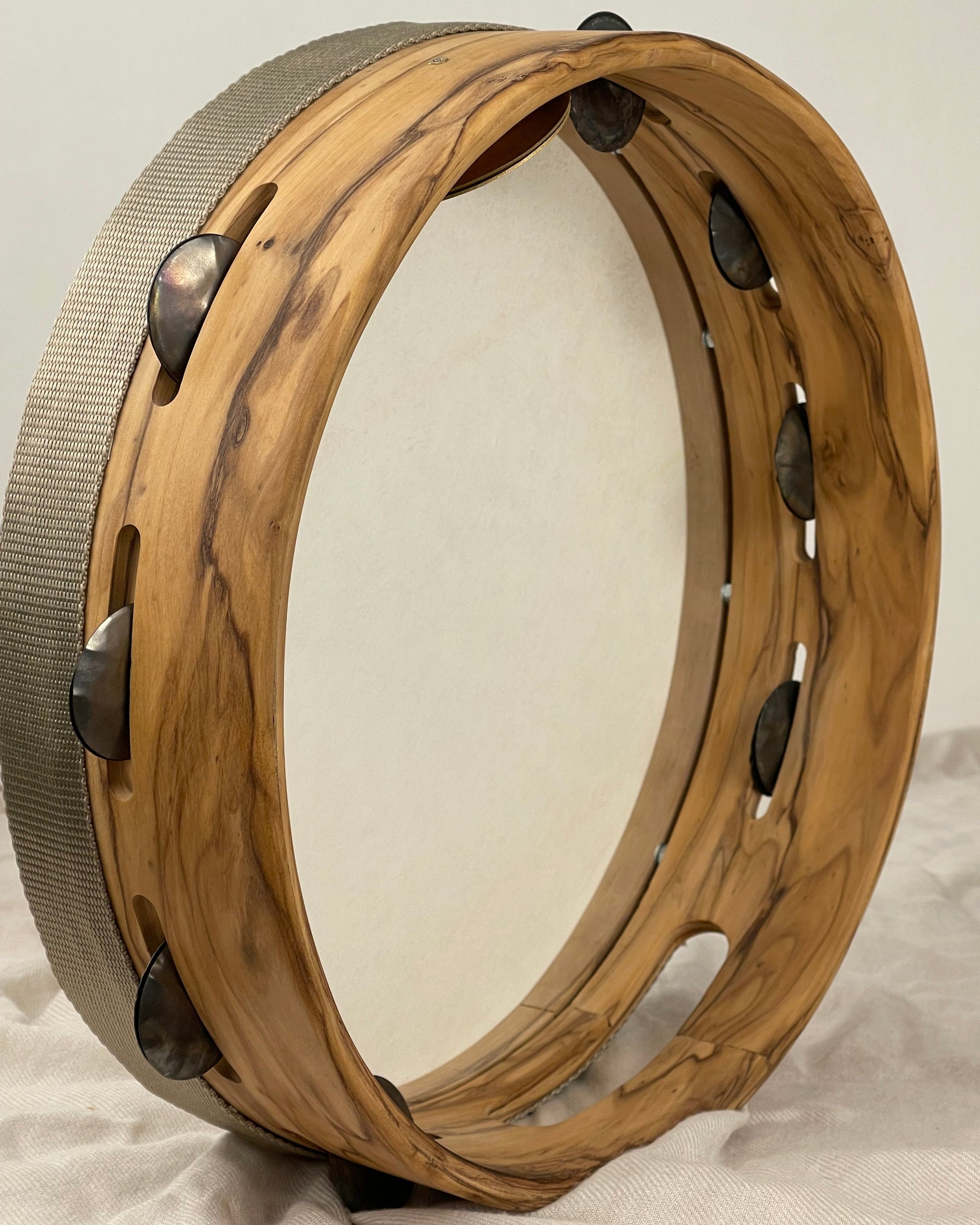 EUFORIA tamburello – front view, olive wood frame with white textured head