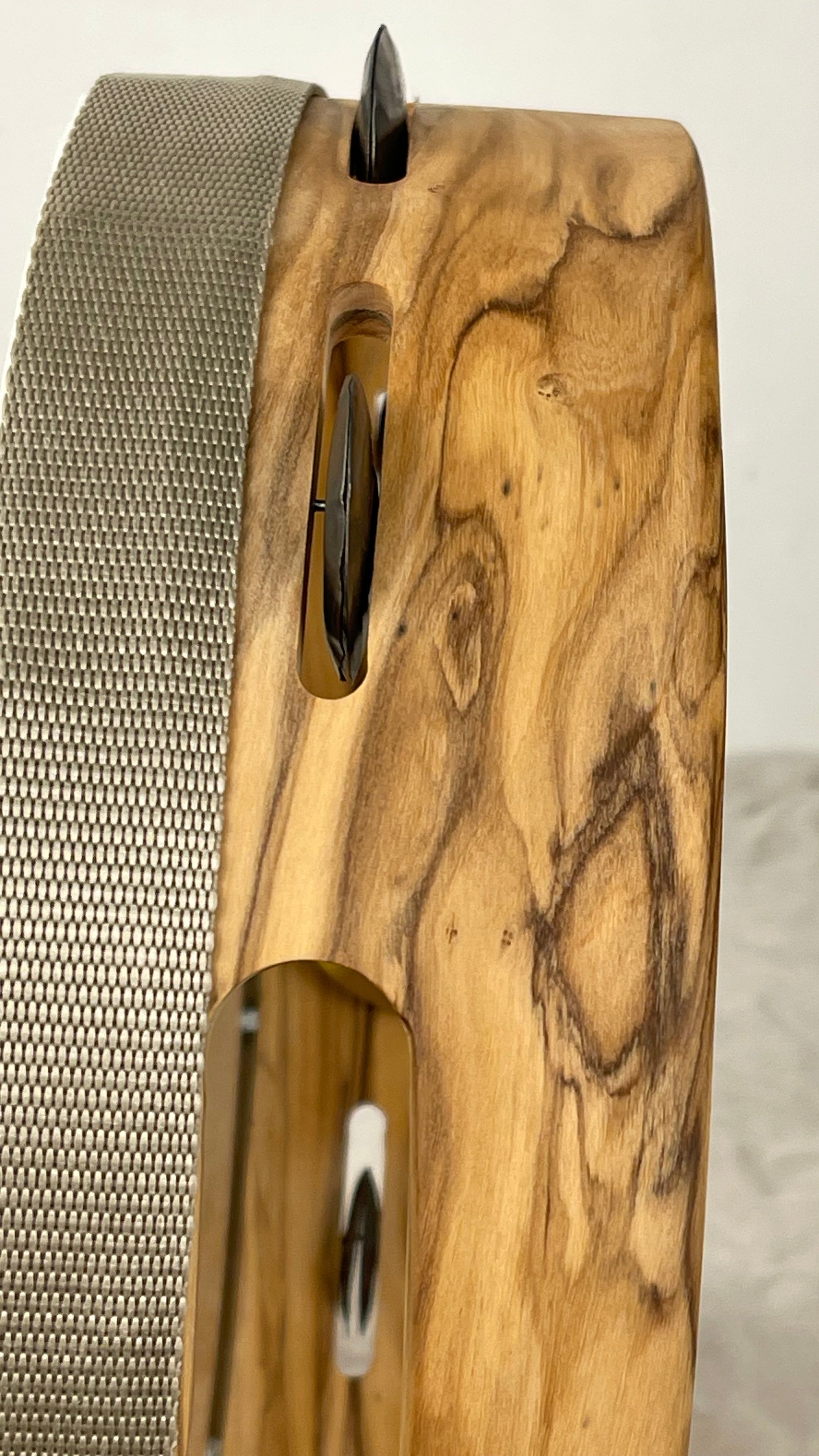 EUFORIA tamburello – vista frontale, cornice in ulivo con pelle bianca