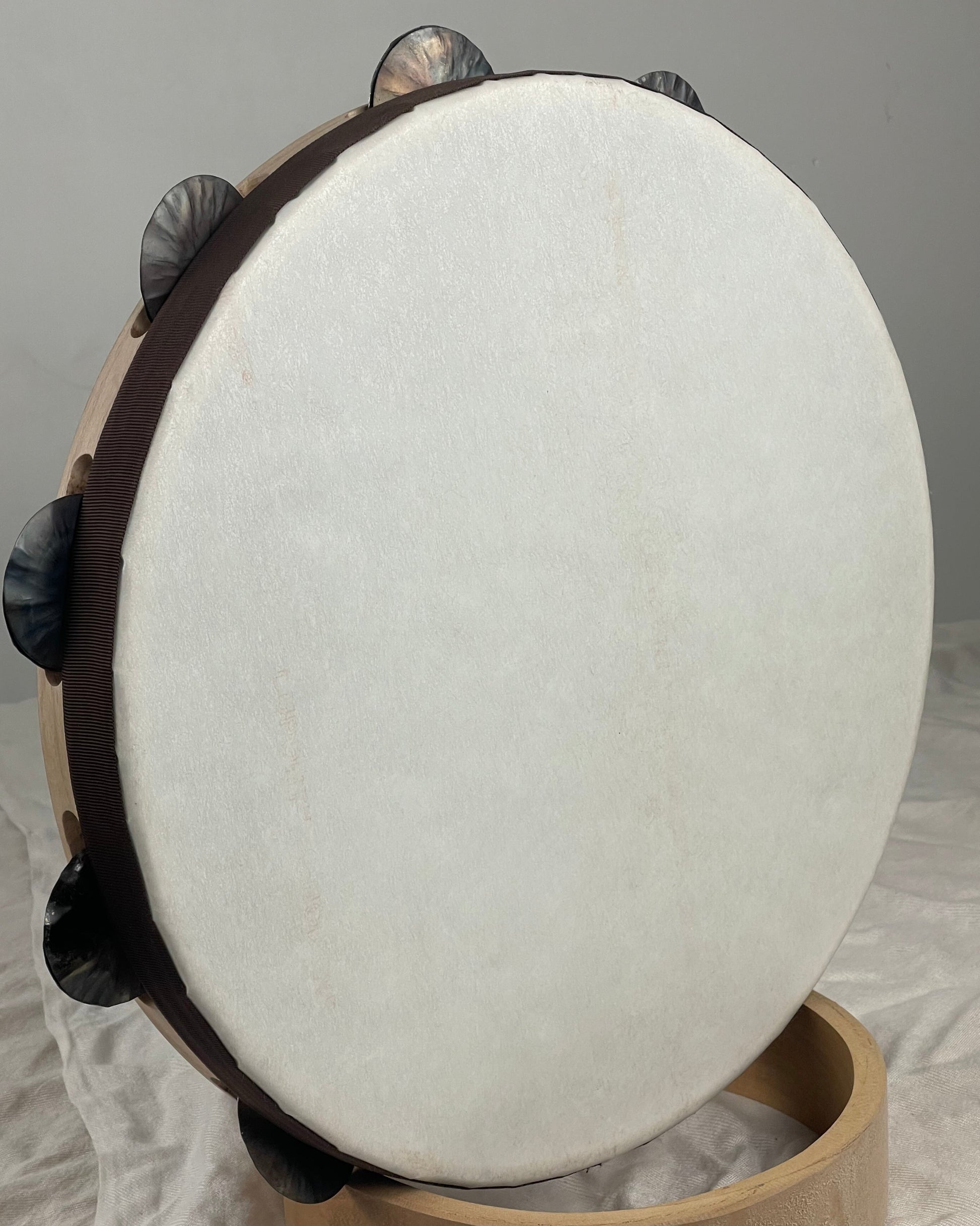 Luce tamburello 14 inch beechwood frame with white synthetic head