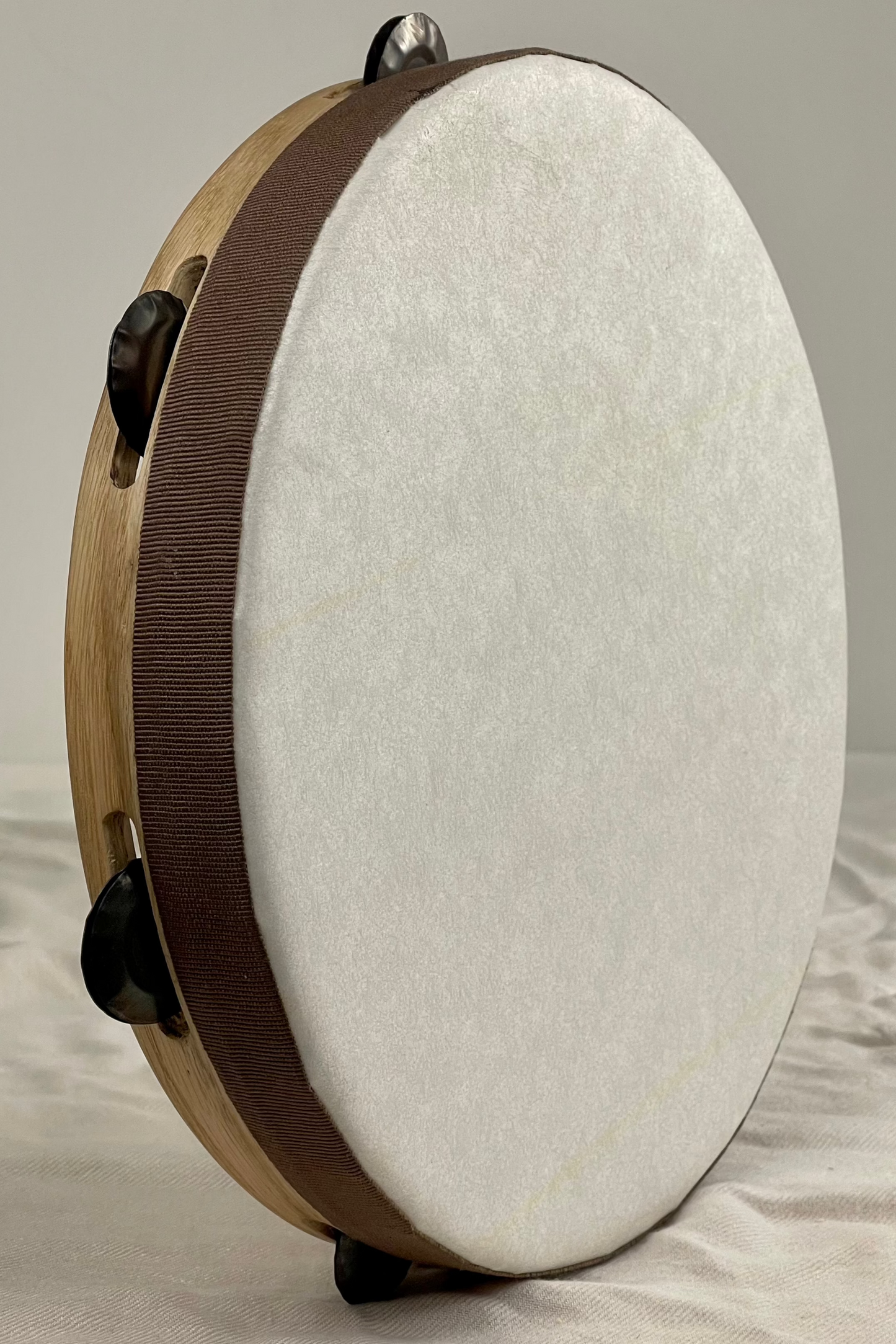 NAVIZCA tamburello front view – 28 cm oak frame with transparent head