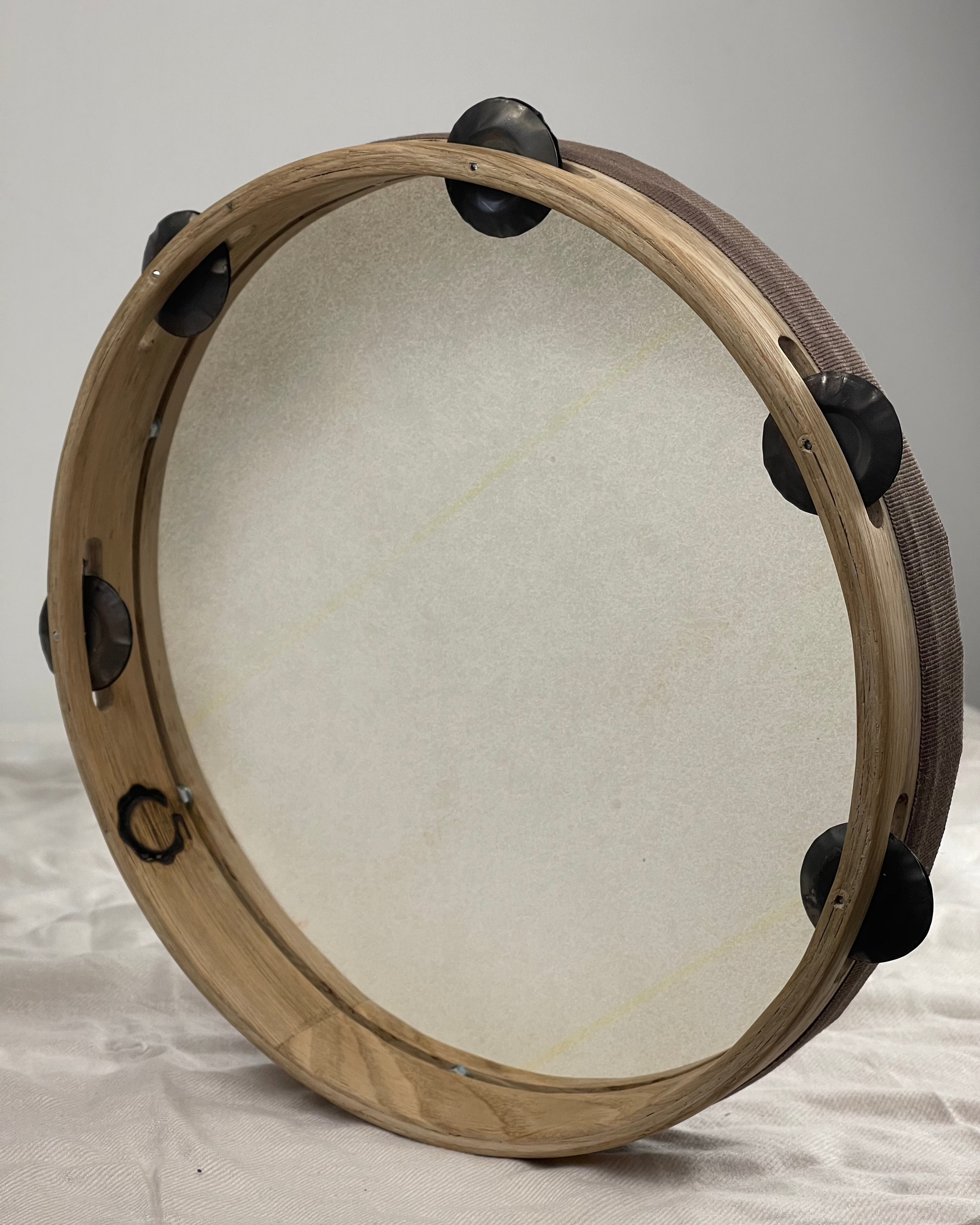 Side profile of low-profile oak frame – NAVIZCA