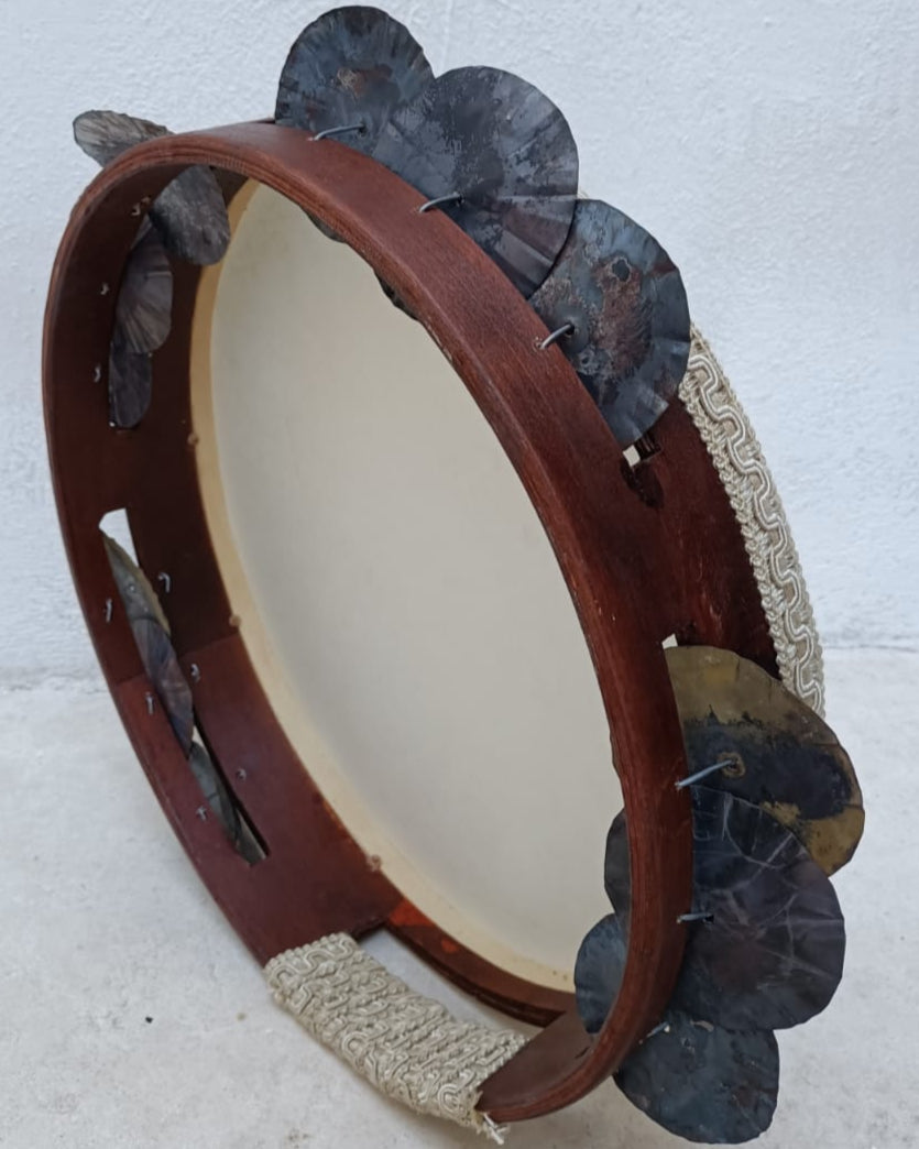 Tamburello Trullo 35 cm con pelle bianca sintetica – vista frontale