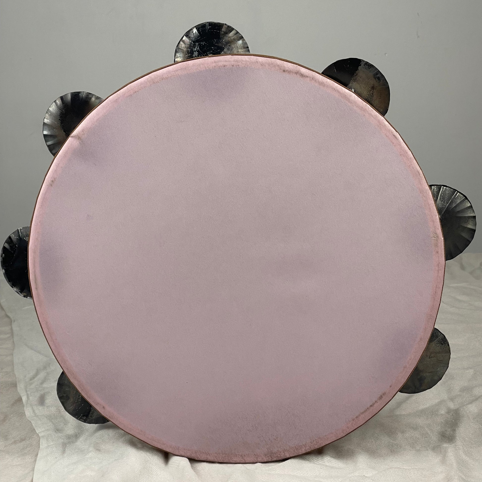 Tamburello rosa con cornice in faggio – vista frontale