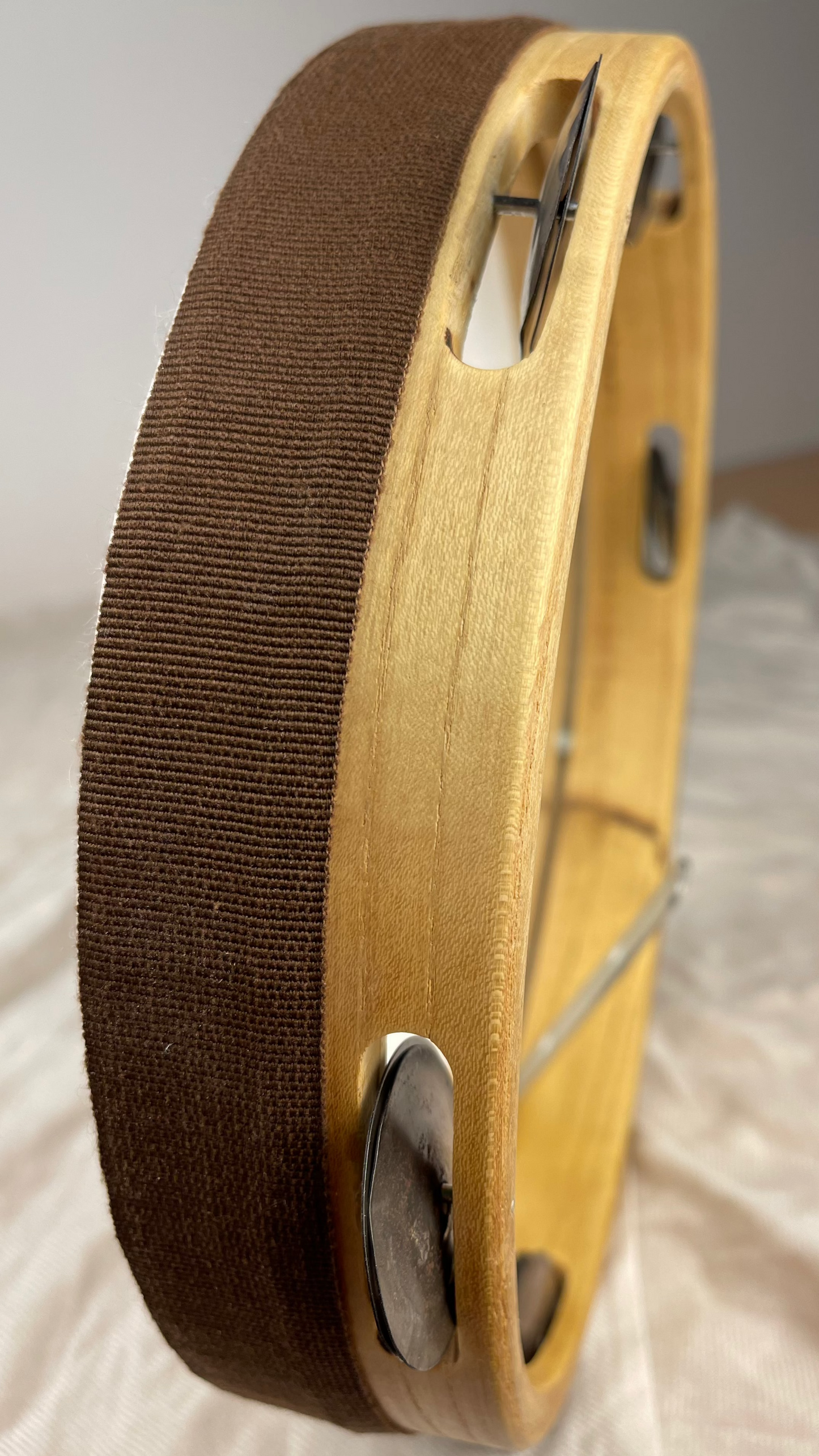 Side view showing compact shell depth – SPIGA tamburello